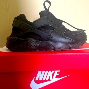 Black huaraches